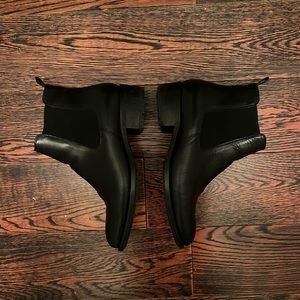 Barneys New York Shearling Lined Chelsea Boots Size 9.5 Made in Italy